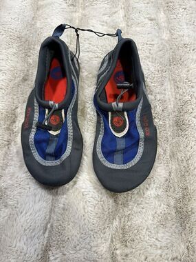 Body Glove Riptide III Water Shoe Big Kid size 2,new slip on beach pool